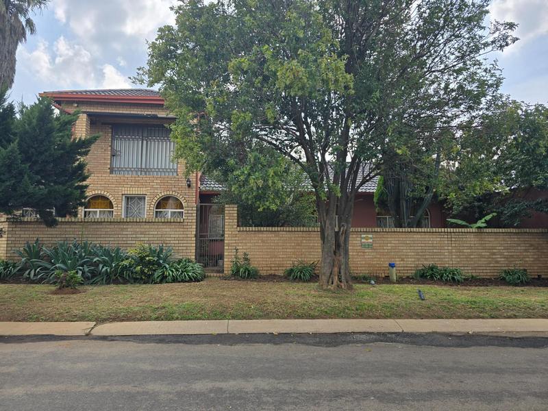 4 Bedroom Property for Sale in Lenasia South Gauteng