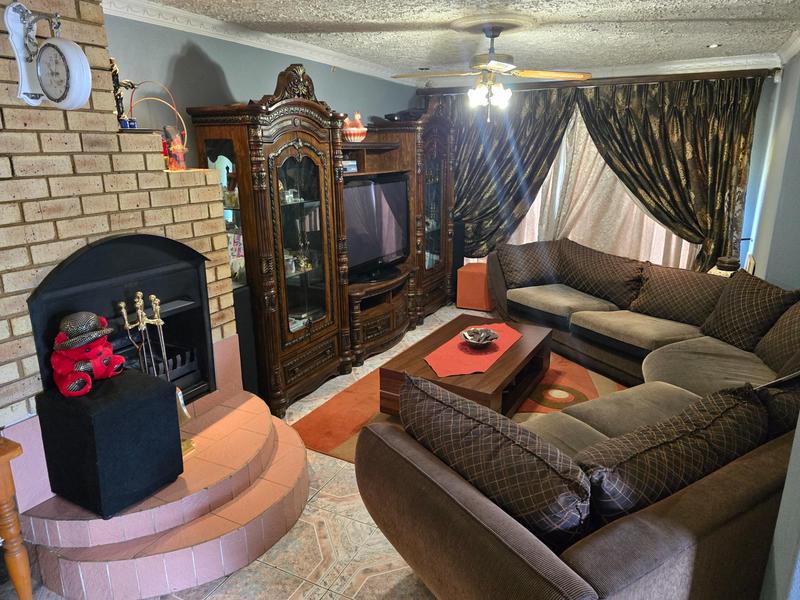 4 Bedroom Property for Sale in Lenasia South Gauteng