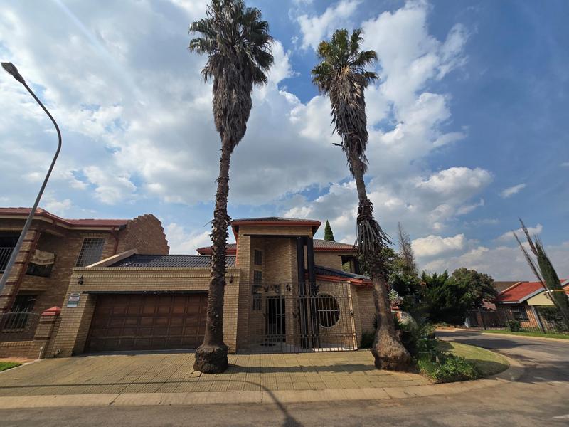 4 Bedroom Property for Sale in Lenasia South Gauteng