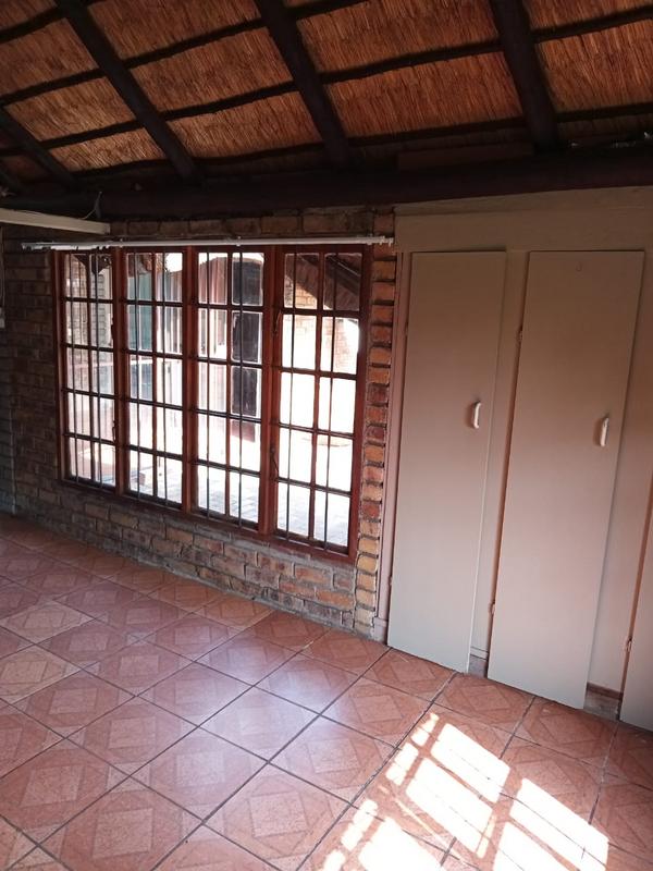 1 Bedroom Property for Sale in Strubenvale Gauteng
