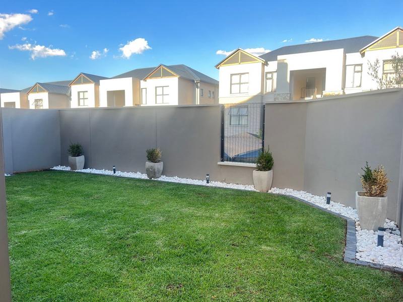 To Let 3 Bedroom Property for Rent in Waterfall Gauteng