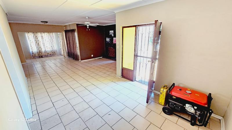 To Let 4 Bedroom Property for Rent in Albemarle Gauteng