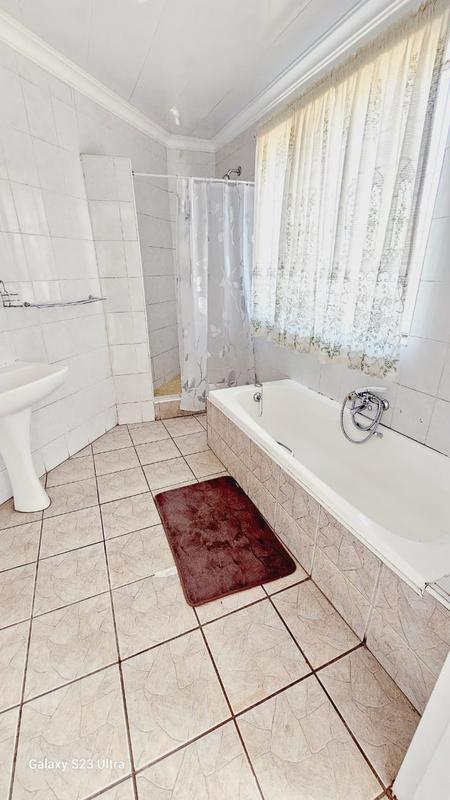 To Let 4 Bedroom Property for Rent in Albemarle Gauteng