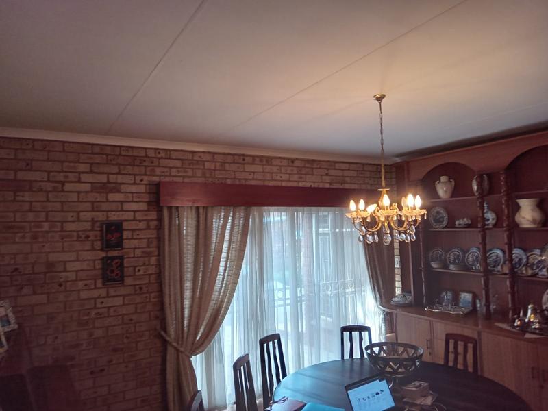 5 Bedroom Property for Sale in Hennopspark Gauteng