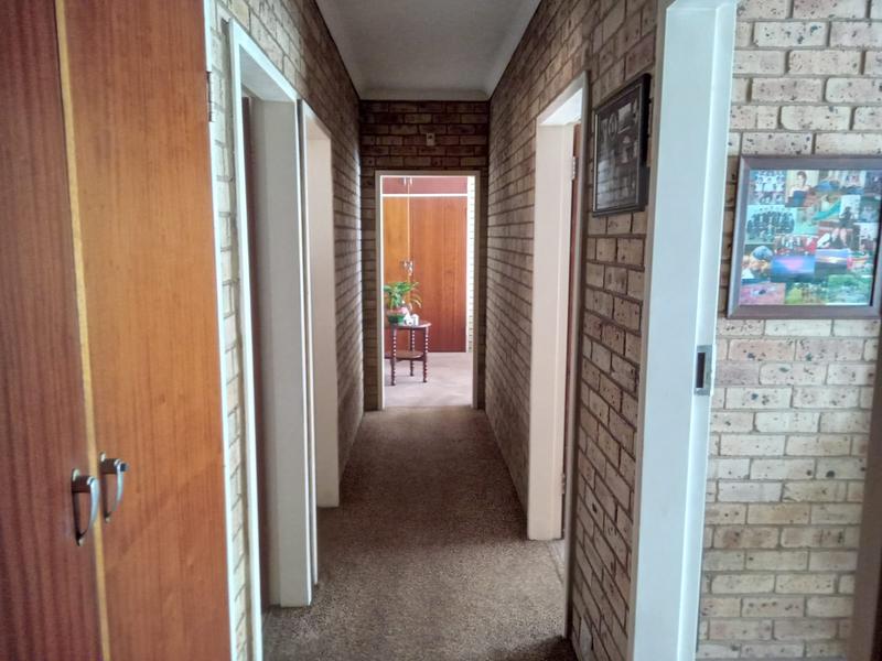 5 Bedroom Property for Sale in Hennopspark Gauteng