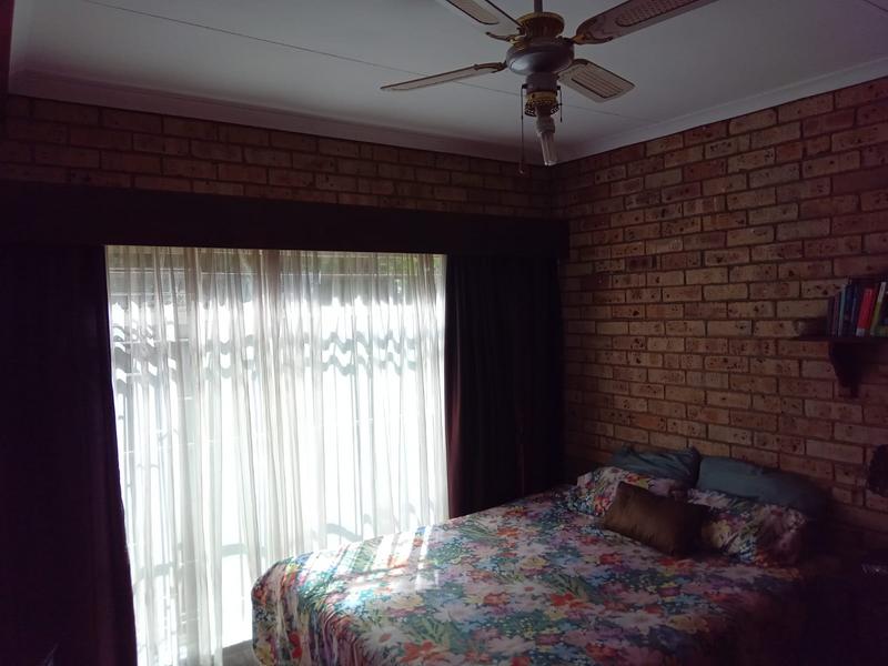 5 Bedroom Property for Sale in Hennopspark Gauteng