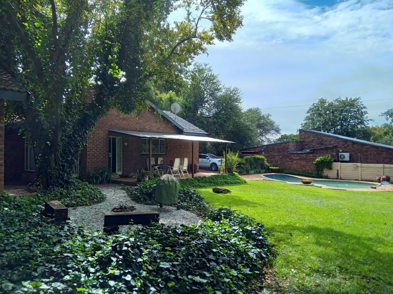 5 Bedroom Property for Sale in Hennopspark Gauteng
