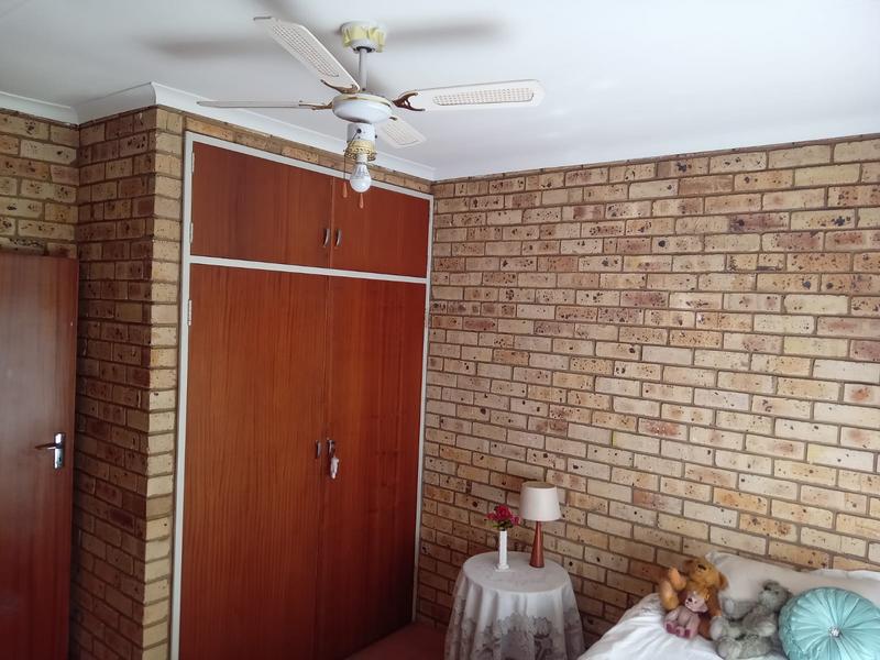 5 Bedroom Property for Sale in Hennopspark Gauteng