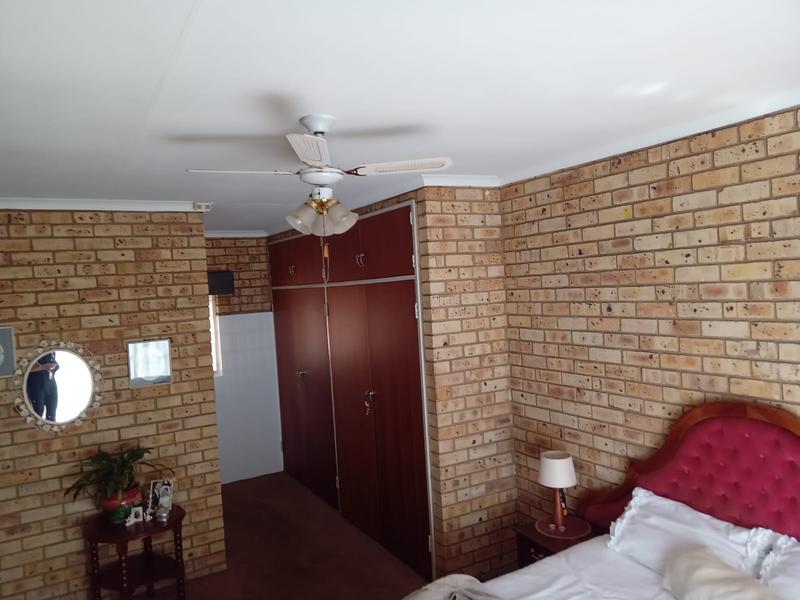 5 Bedroom Property for Sale in Hennopspark Gauteng