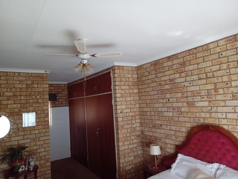 5 Bedroom Property for Sale in Hennopspark Gauteng