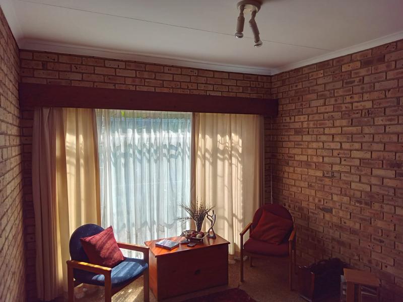 5 Bedroom Property for Sale in Hennopspark Gauteng