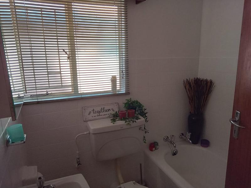 5 Bedroom Property for Sale in Hennopspark Gauteng