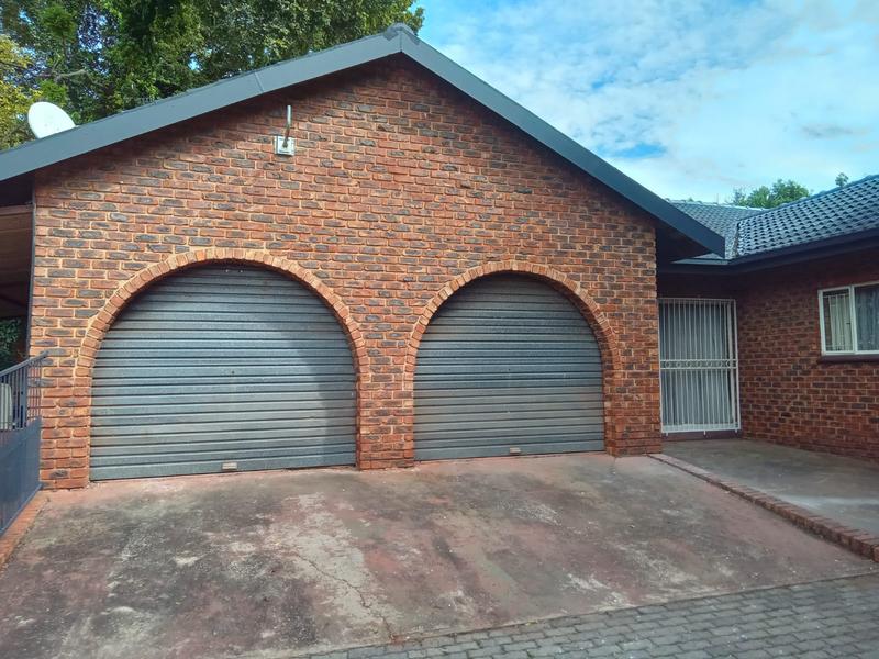5 Bedroom Property for Sale in Hennopspark Gauteng