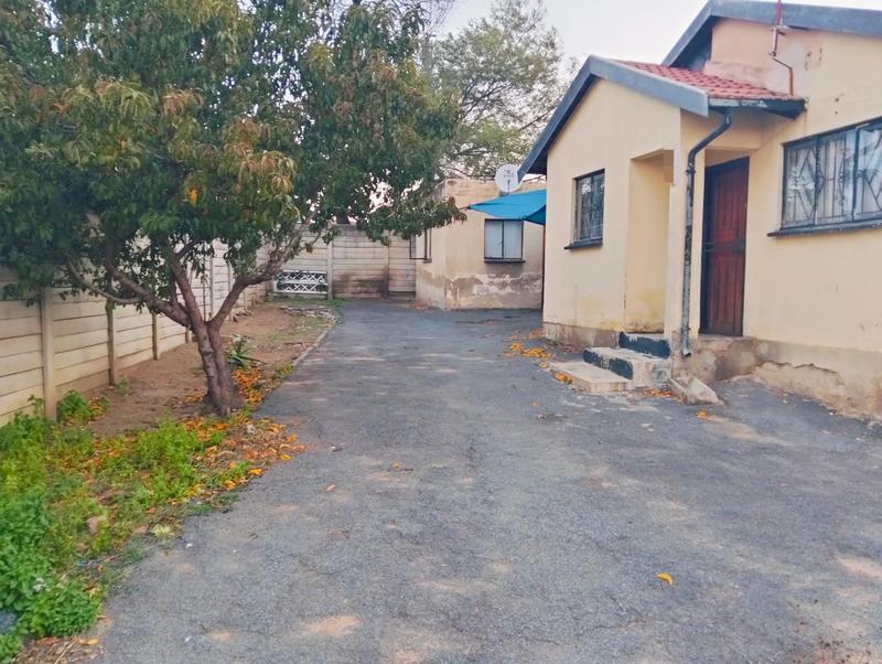 6 Bedroom Property for Sale in Norkem Park Gauteng