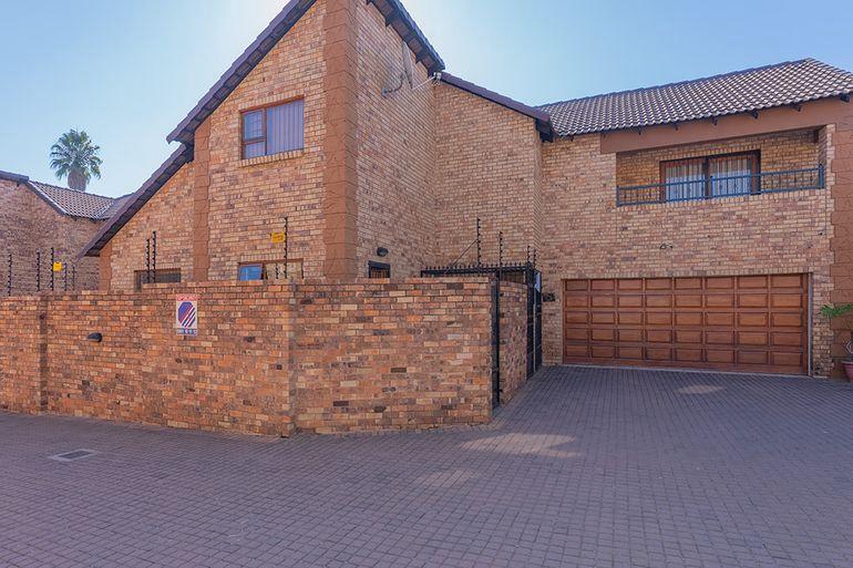 3 Bedroom Property for Sale in Oriel Gauteng