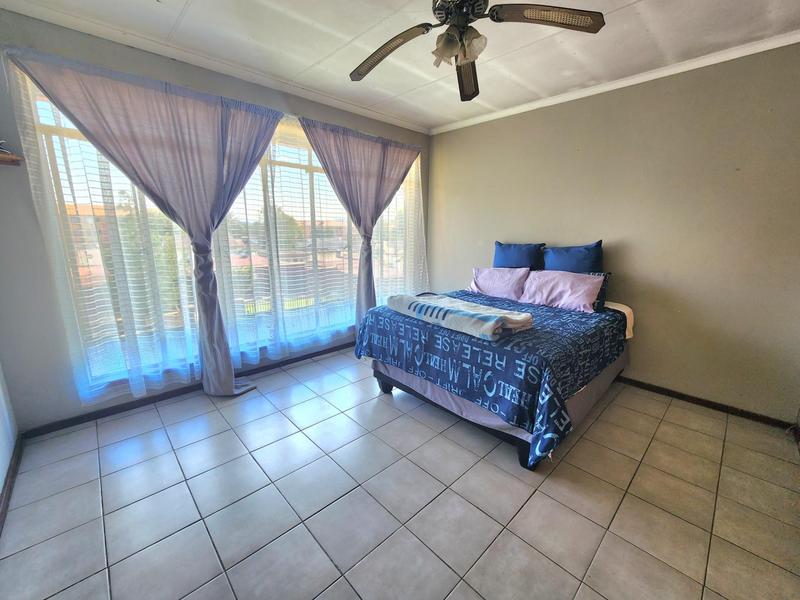 2 Bedroom Property for Sale in Cruywagenpark Gauteng