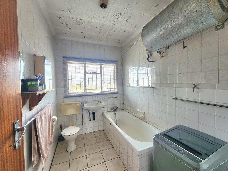 2 Bedroom Property for Sale in Cruywagenpark Gauteng