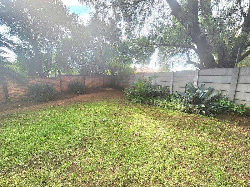 2 Bedroom Property for Sale in Cruywagenpark Gauteng