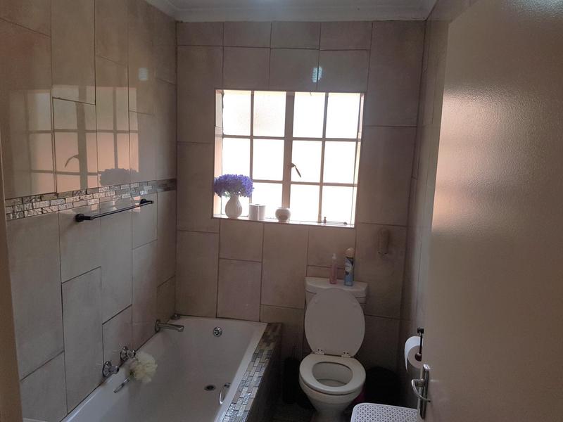 3 Bedroom Property for Sale in Heuwelsig Estate Gauteng