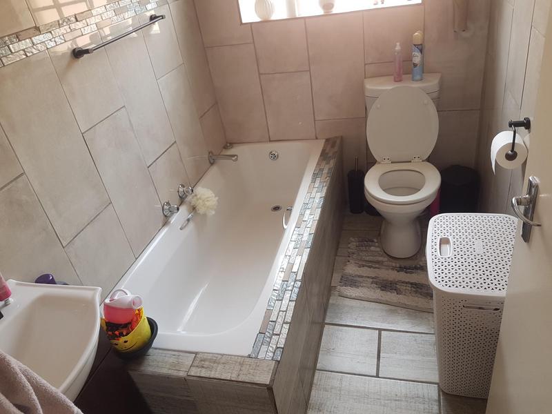 3 Bedroom Property for Sale in Heuwelsig Estate Gauteng