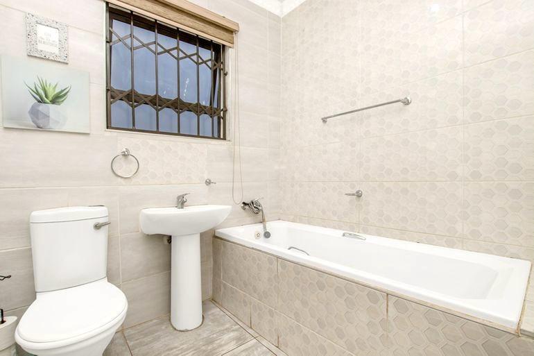 To Let 4 Bedroom Property for Rent in Glen Ridge Gauteng