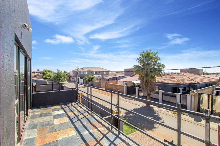 To Let 4 Bedroom Property for Rent in Glen Ridge Gauteng