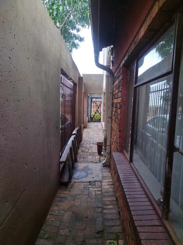 5 Bedroom Property for Sale in Orange Farm Gauteng