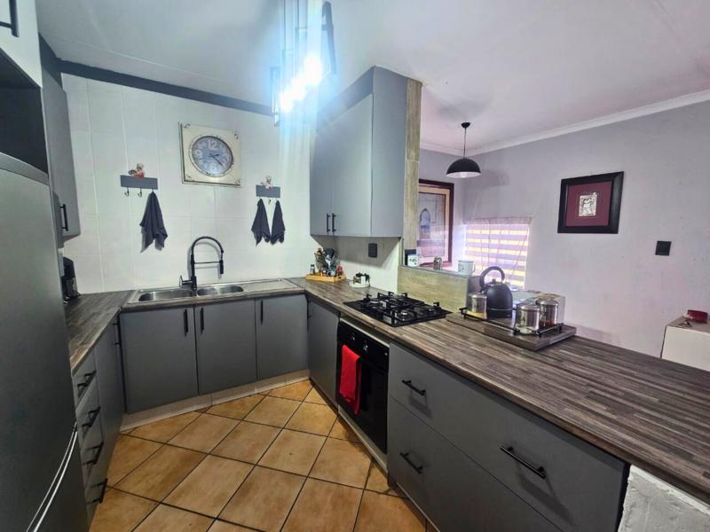 3 Bedroom Property for Sale in Glen Marais Gauteng