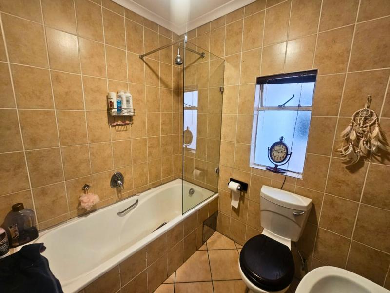 3 Bedroom Property for Sale in Glen Marais Gauteng
