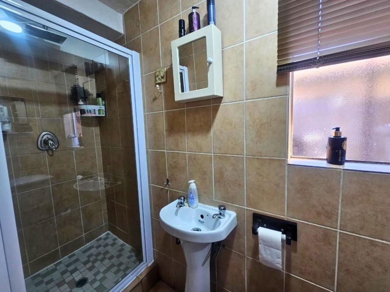 3 Bedroom Property for Sale in Glen Marais Gauteng