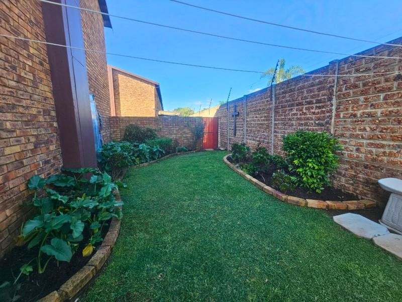 3 Bedroom Property for Sale in Glen Marais Gauteng