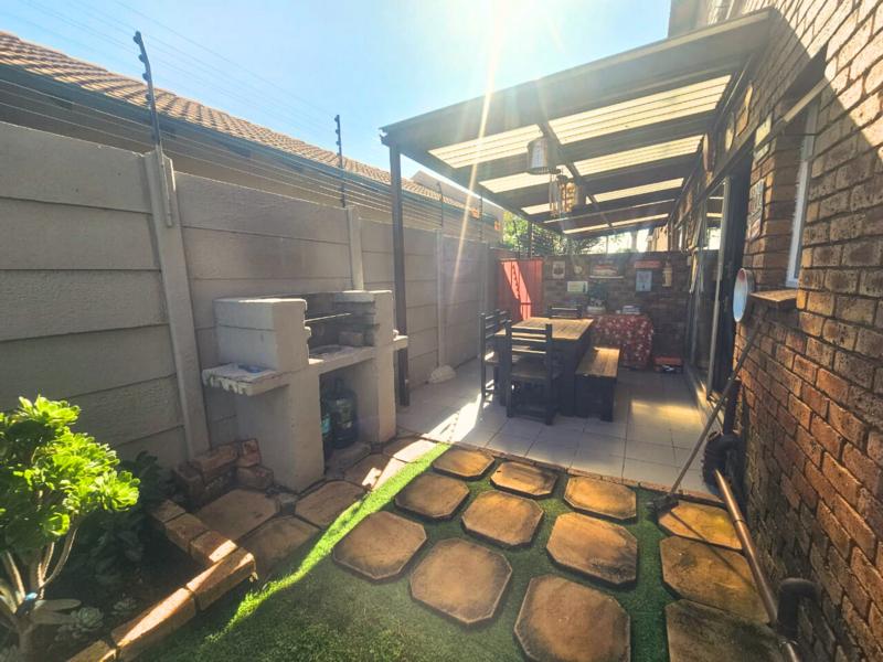 3 Bedroom Property for Sale in Glen Marais Gauteng