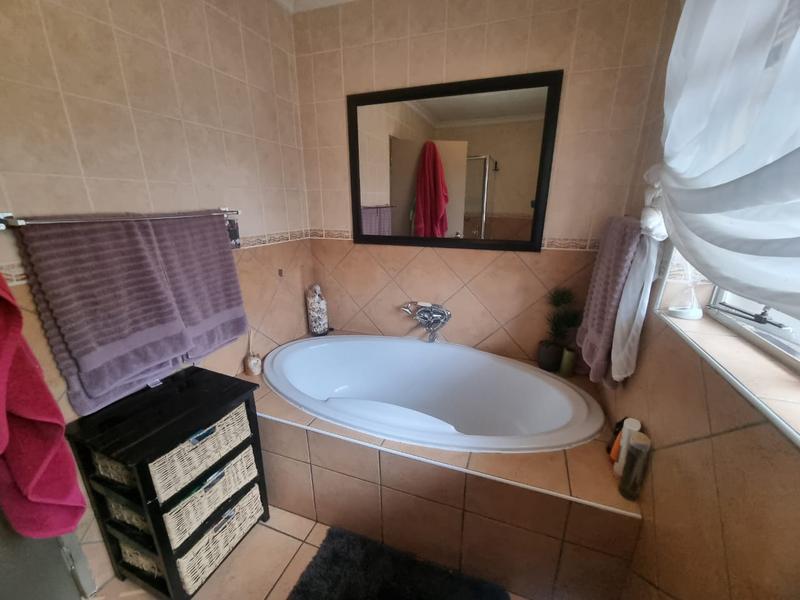 3 Bedroom Property for Sale in Verwoerdpark Gauteng