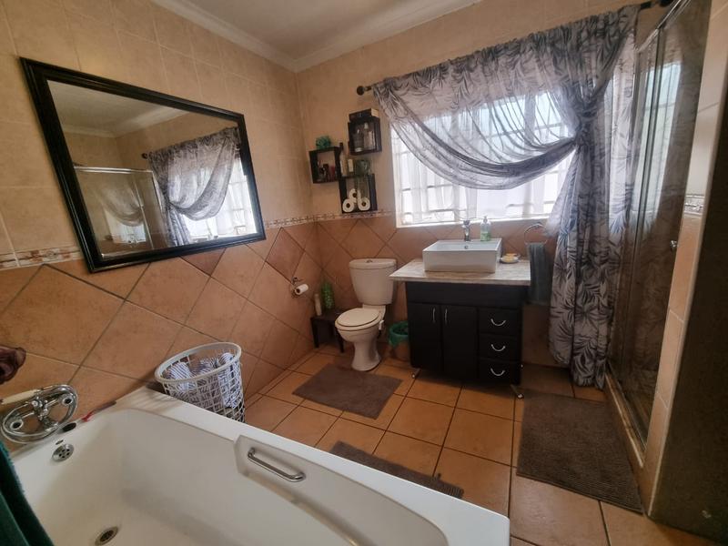 3 Bedroom Property for Sale in Verwoerdpark Gauteng