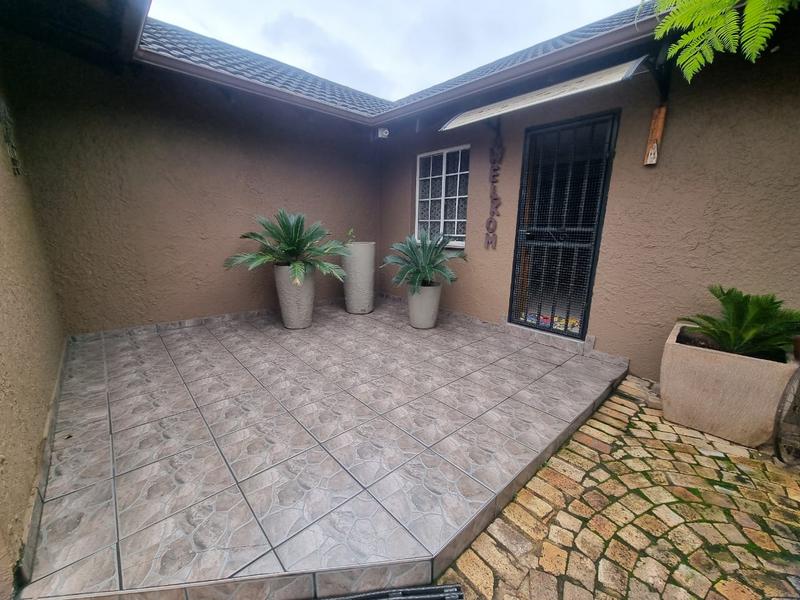 3 Bedroom Property for Sale in Verwoerdpark Gauteng