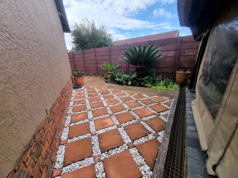 3 Bedroom Property for Sale in Verwoerdpark Gauteng