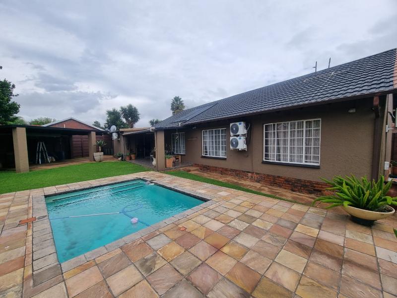 3 Bedroom Property for Sale in Verwoerdpark Gauteng