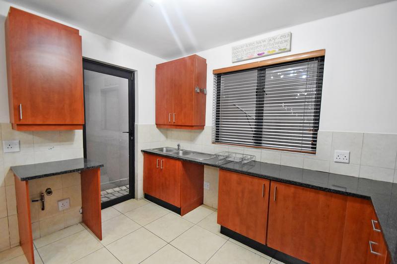 To Let 2 Bedroom Property for Rent in Melrose North Gauteng