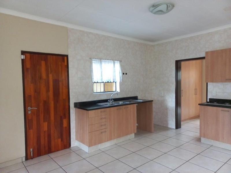 To Let 1 Bedroom Property for Rent in Edenvale Gauteng