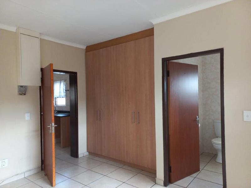 To Let 1 Bedroom Property for Rent in Edenvale Gauteng
