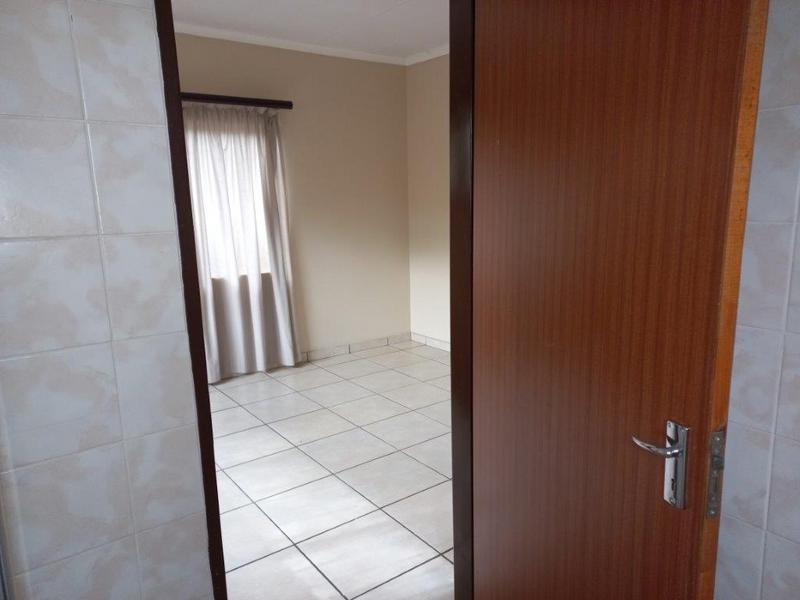 To Let 1 Bedroom Property for Rent in Edenvale Gauteng