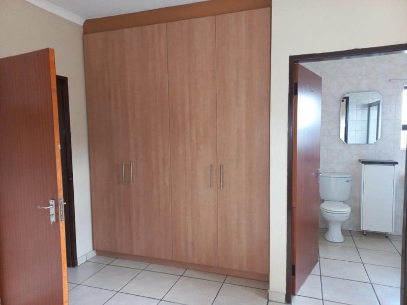 To Let 1 Bedroom Property for Rent in Edenvale Gauteng