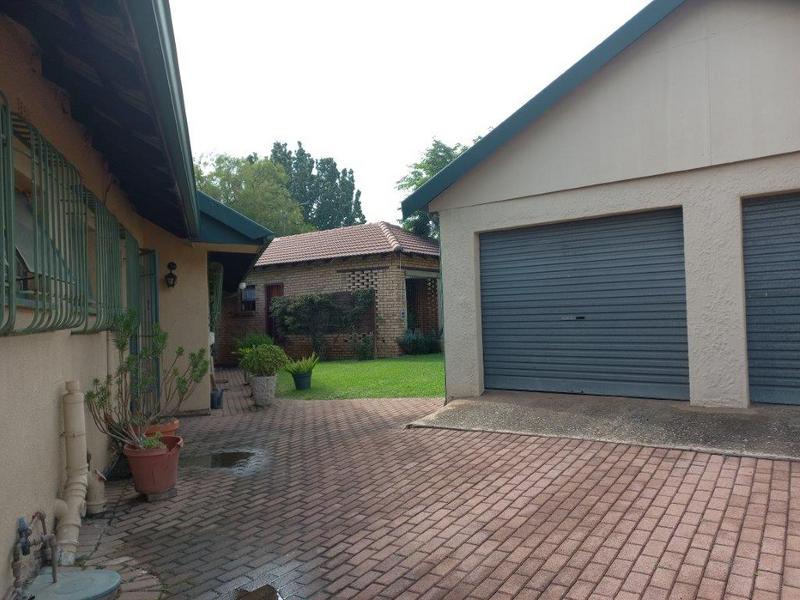 To Let 1 Bedroom Property for Rent in Edenvale Gauteng