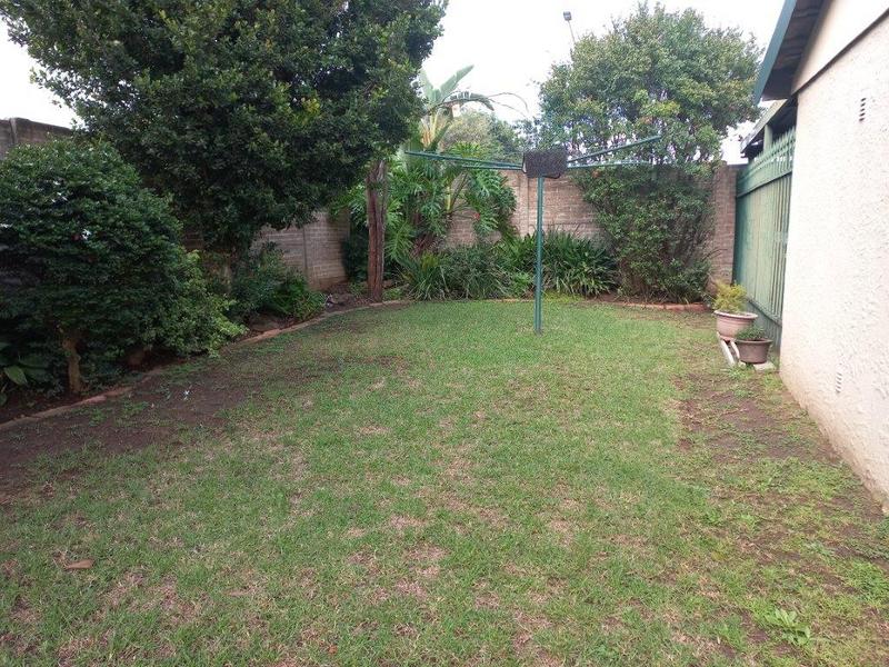 To Let 1 Bedroom Property for Rent in Edenvale Gauteng