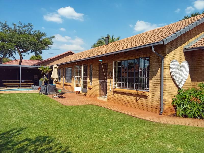 4 Bedroom Property for Sale in Wierda Park Gauteng