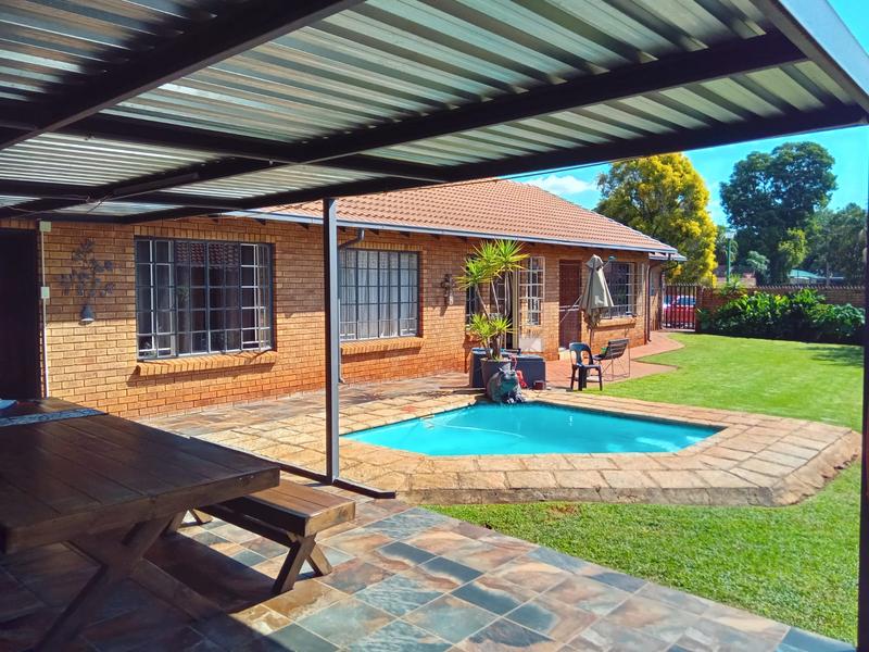 4 Bedroom Property for Sale in Wierda Park Gauteng