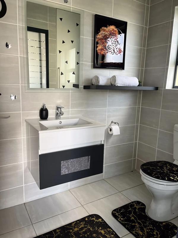 To Let 3 Bedroom Property for Rent in Waterfall Gauteng
