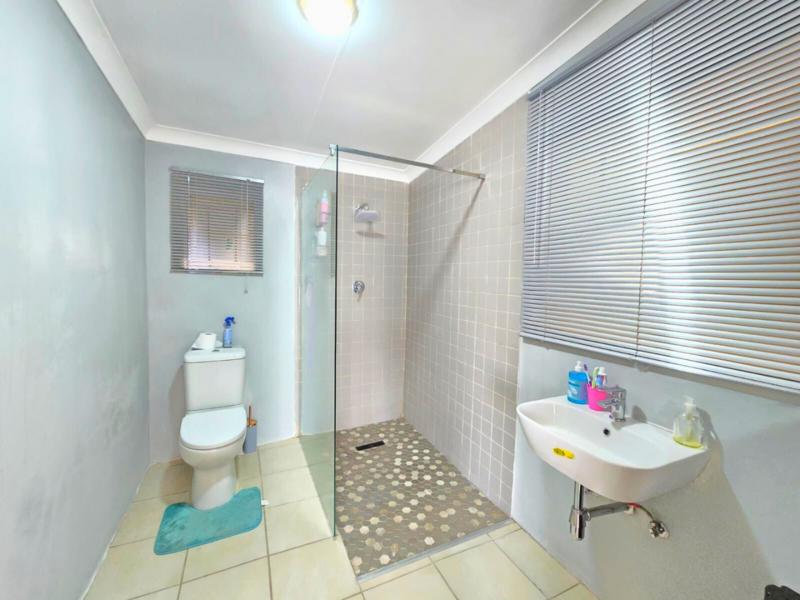 To Let 2 Bedroom Property for Rent in Edenvale Gauteng