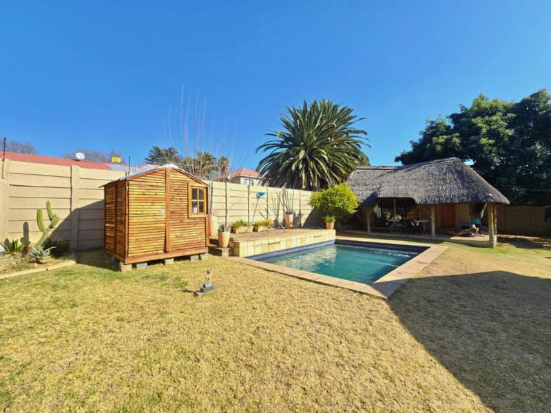 To Let 2 Bedroom Property for Rent in Edenvale Gauteng
