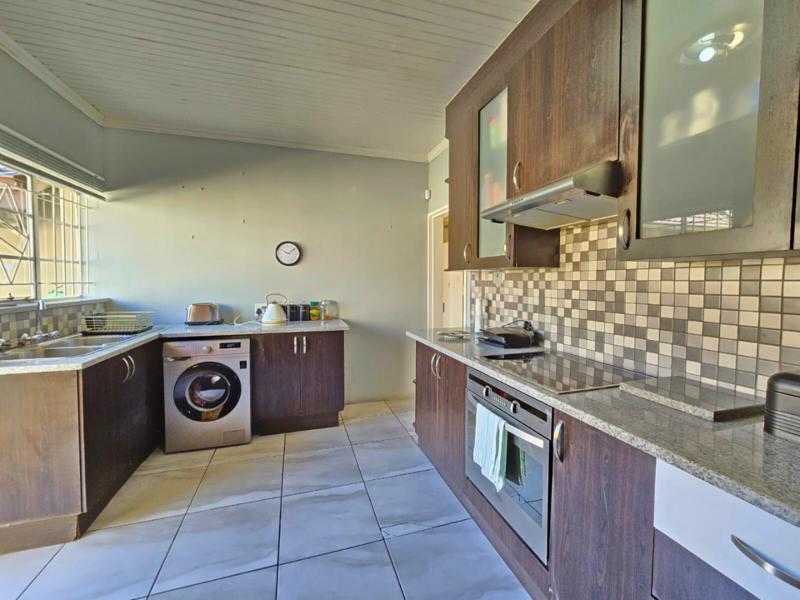 To Let 3 Bedroom Property for Rent in Edenvale Gauteng